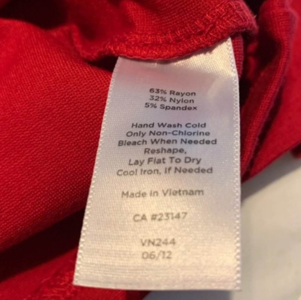 ❗Talbots Rhinestone Button Red Top Small❗ - Picture 5 of 5